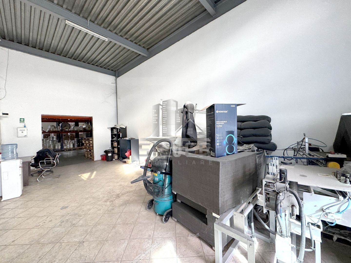 Spatiu industrial cu 4 hale/Teren 9300 mp/SU.7800 mp. - Poză 2