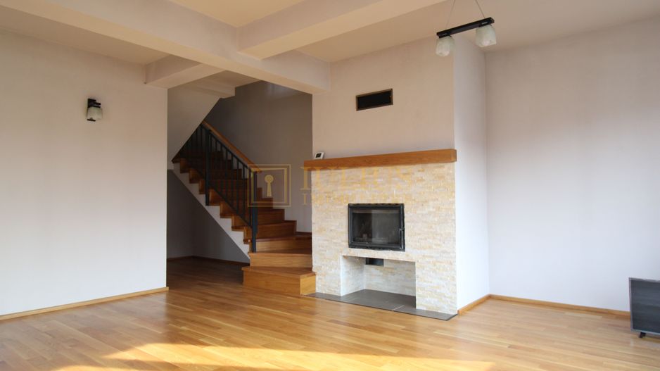 Braytim; 3 dormitoare, living saptios cu semineu. - Poză 2