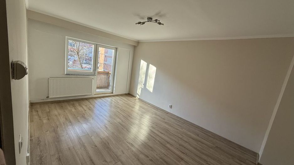 Apartament Carpati 2-Etaj 2-Mijloc - Poză 2