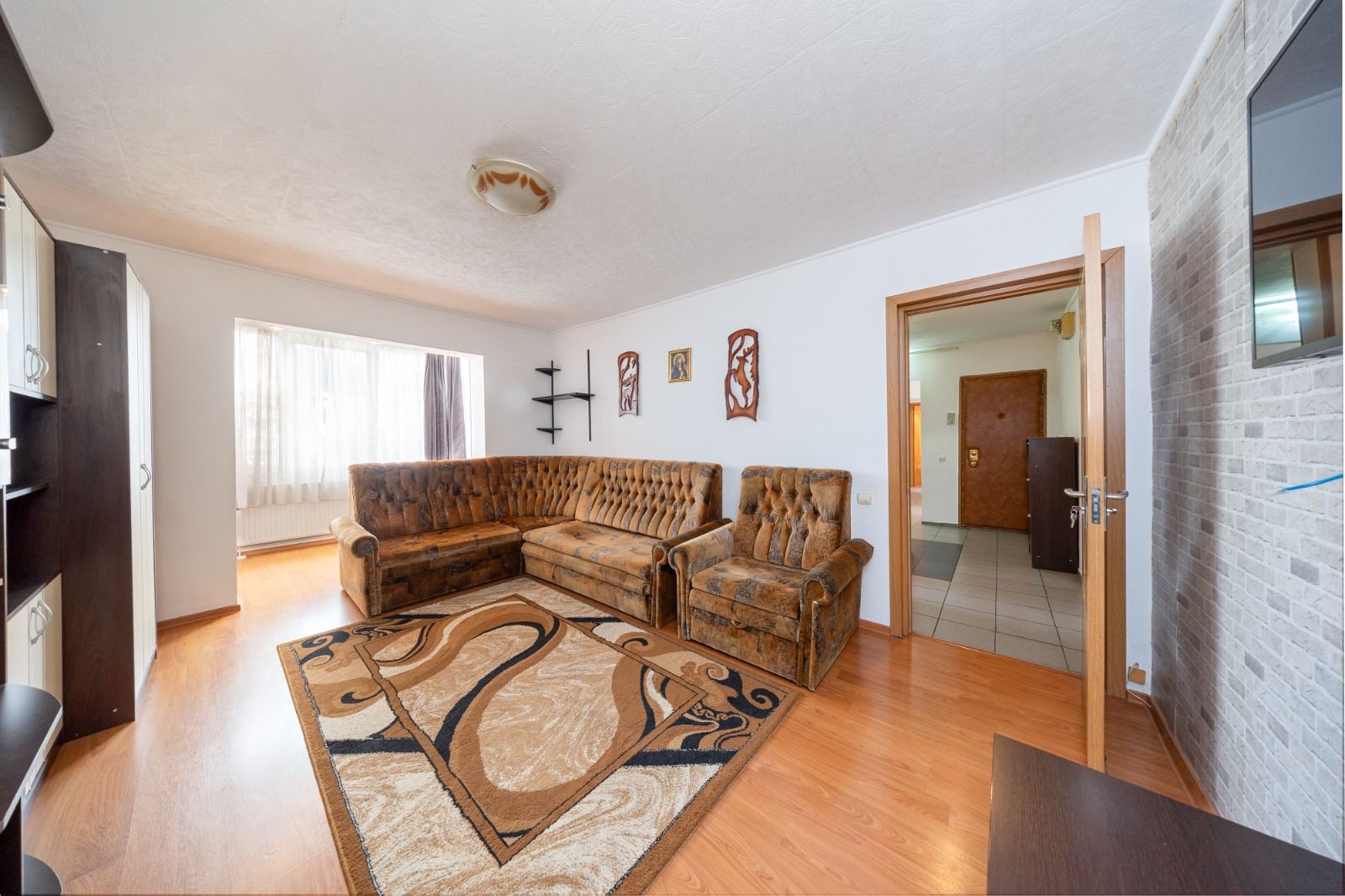 COMISION 0% | 3 CAMERE DECOMANDAT | 2 PARCĂRI | TRACTORUL RMX192750 - Poză 1