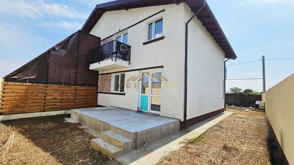 Vila 4 camere | 2 bai | teren 200 mp | Centru comuna - Poză 3