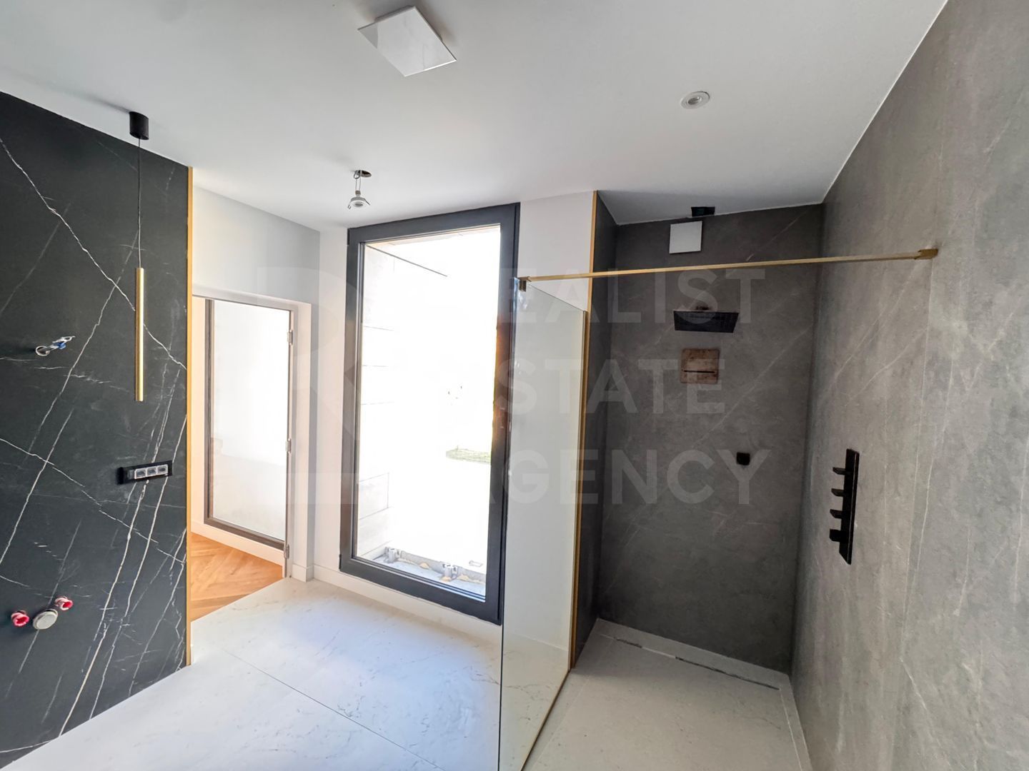 Vilă spațioasă cu grădină privată în Nordul Bucureștiului. - Poză 8