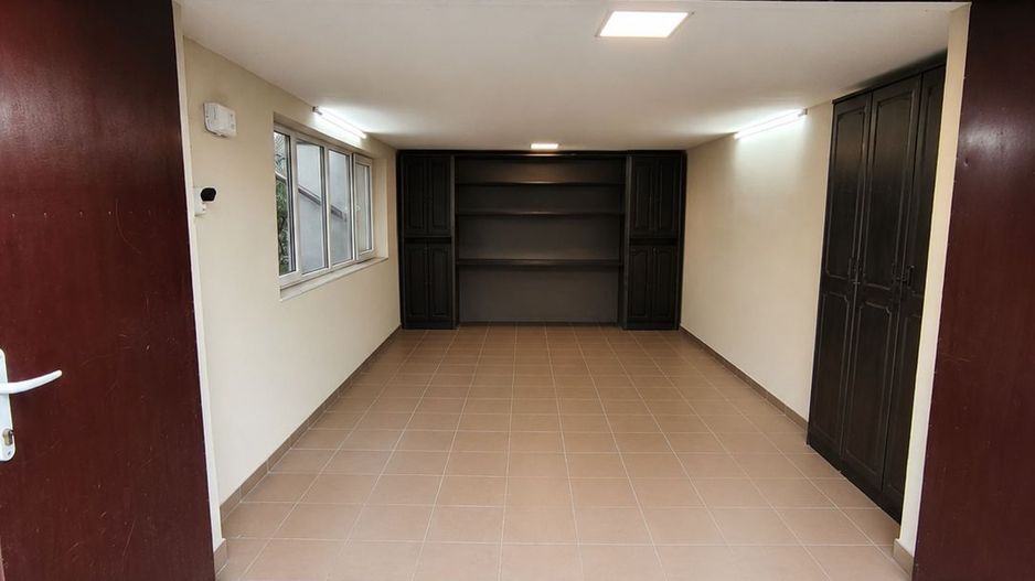 Proprietate cu două locuințe, garaj încălzit, foișor, 600 mp in Ernei - Poză 13