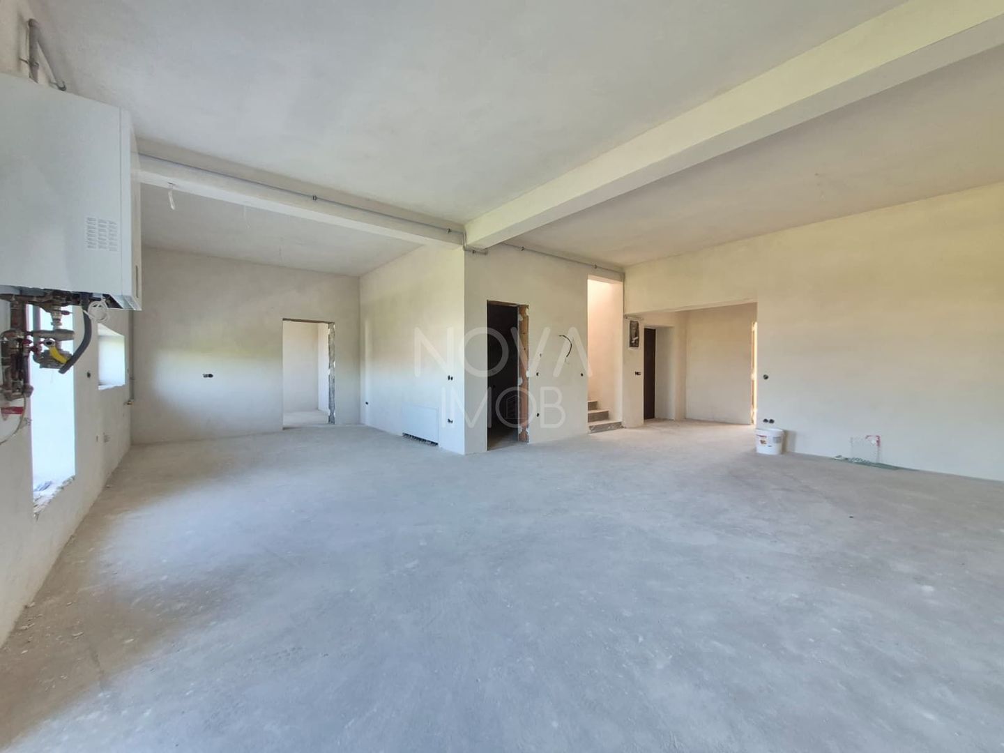 Casa generoasa cu 7 camere, 3 bai, dressing si parcare – Sura Mica - Poză 8
