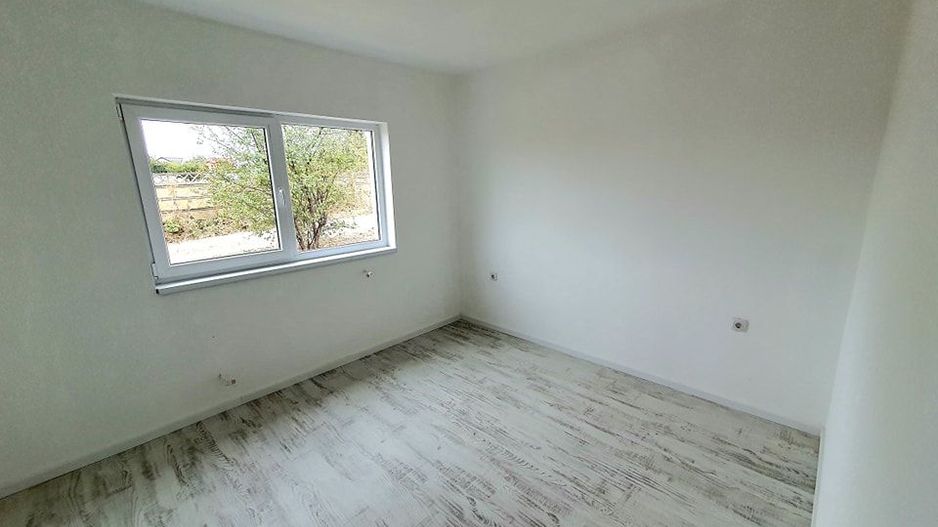 Case noi și ieftine, pe lacul Crevedia. - Poză 7