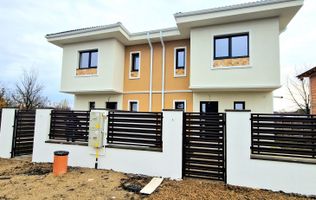 Duplex de vanzare cu 4 camere,2 bai,250 mp teren-Mosnita Veche zona Centrala.