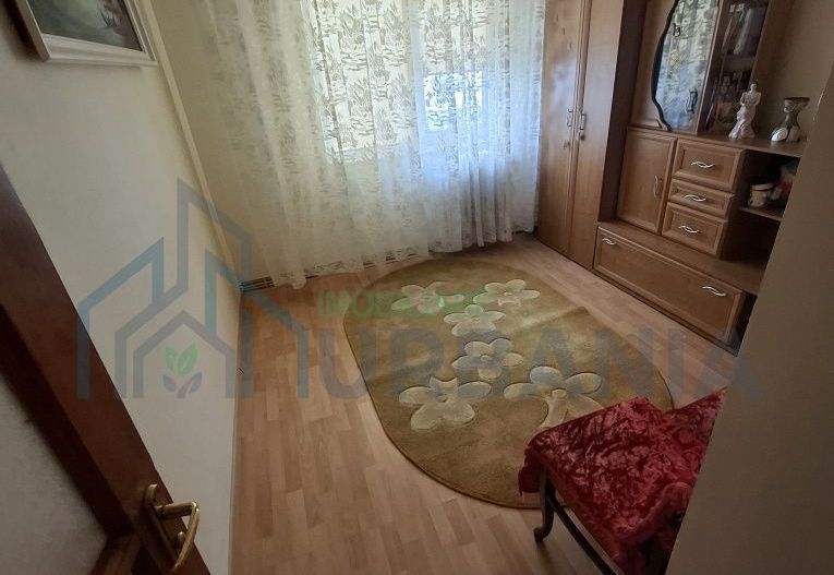 Apartament cu 2 cam D Dacia peste stradă de Biserică - Poză 4