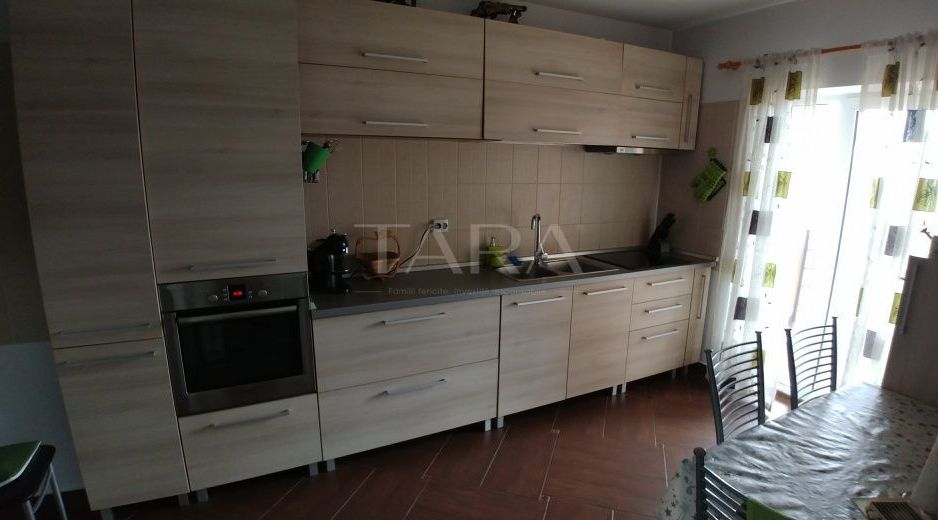 Apartament pe două niveluri cu garaj și parcare. - Poză 2