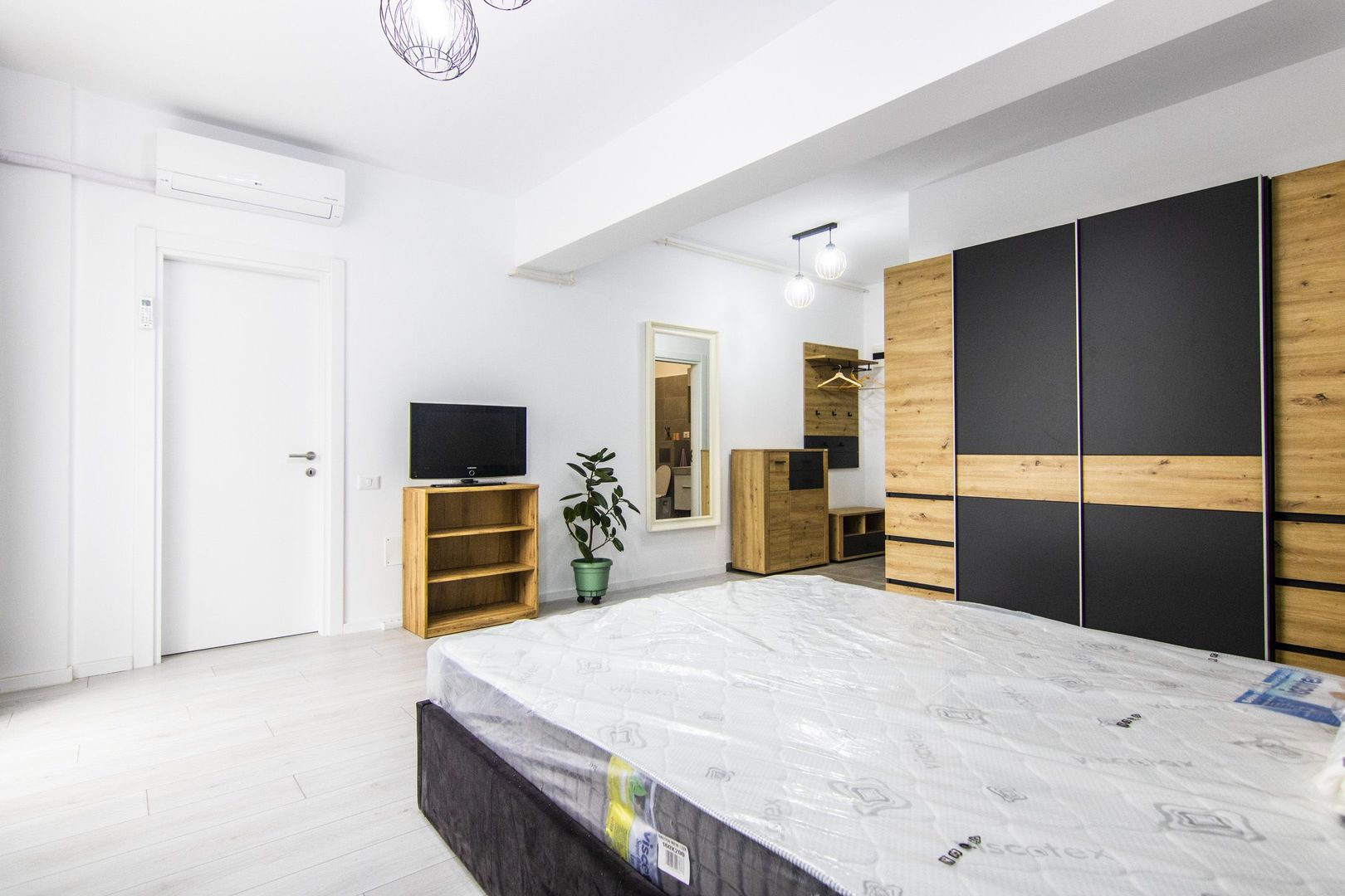 Garsoniera De Inchiriat | langa Metrou | Iuliu Maniu | Mobilata si Utilata - Poză 1