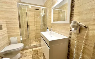 Apartament 2 camere Vila Sophia 1 - Vedere frontala la lac - Poză 19