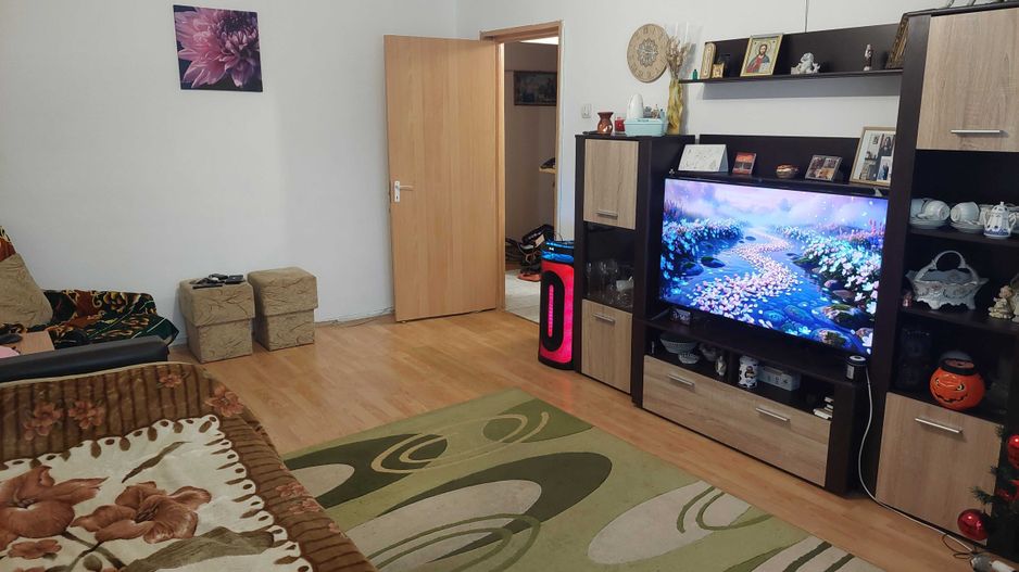 Lipovei | 4 Camere | Etaj 1 | Decomandat | Centrala Proprie - Poză 1