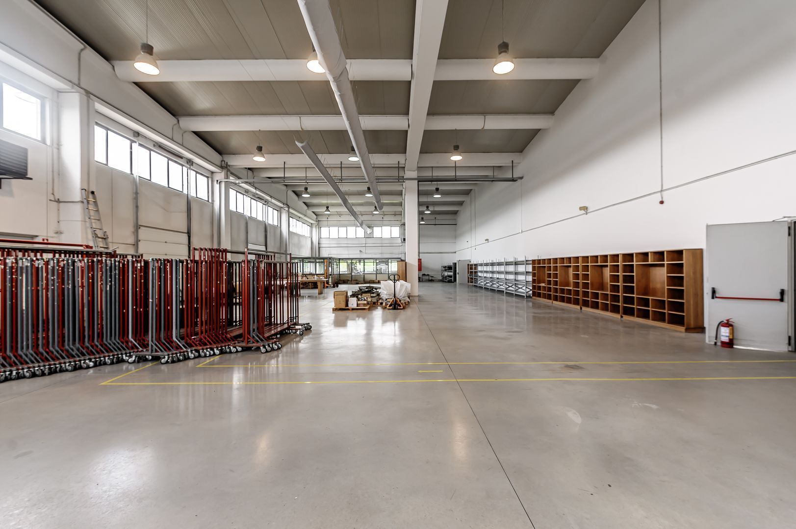 Hală de producție și depozitare cu birouri în Arad - Poză 9