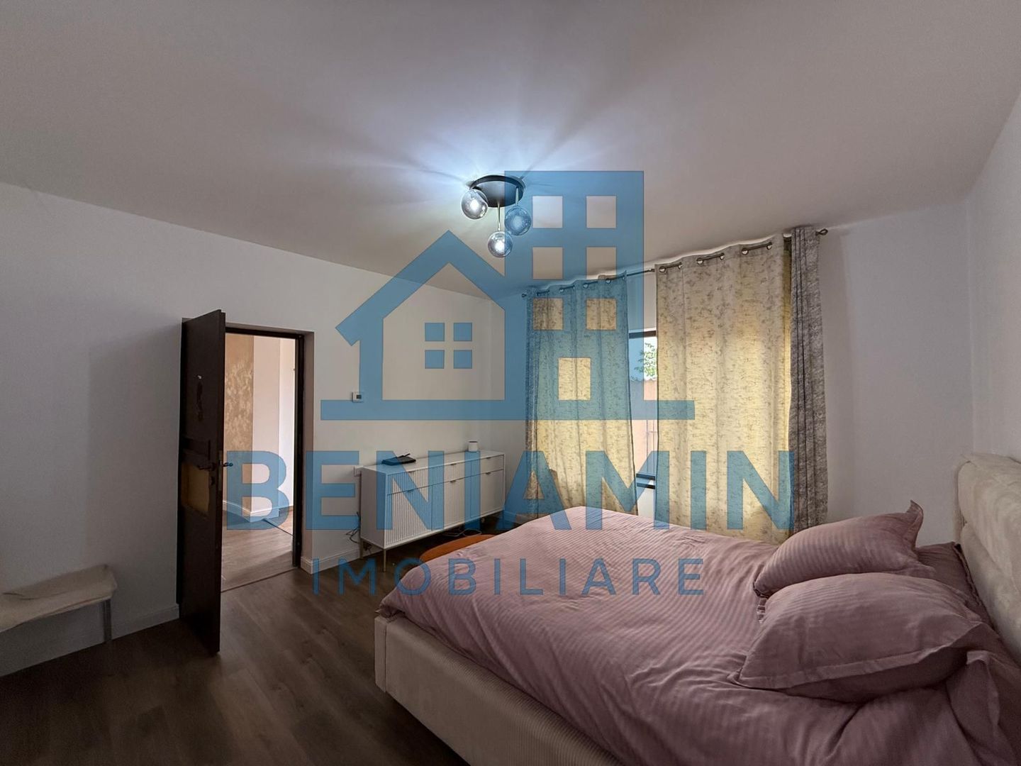 Casa-P+1-Piscina-Garaj-248mp totali-Foisor-Toate utilitatile-Libera - Poză 8