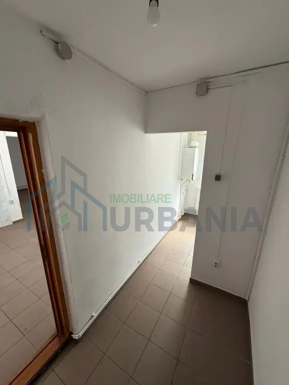 Spațiu comercial de închiriat, 58 mp, parter, stradă principală, Podu Iloaiei - Poză 3