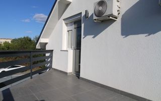 Casa in Blascovici, 5 camere + 3 bai, centrala proprie - Poză 16