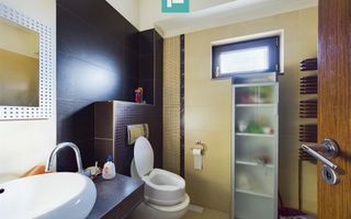 Vilă spațioasă cu 8 camere, Grădiște - Poză 15