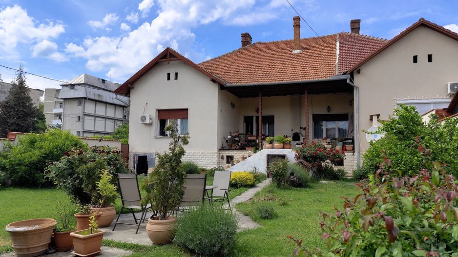 Casa cu 4 camere de vanzare in zona centrala – Louis Pasteur, Oradea - Poză 1