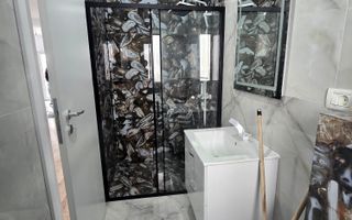 Duplex cu 5 camere despartit prin garaj in Giarmata - Poză 9