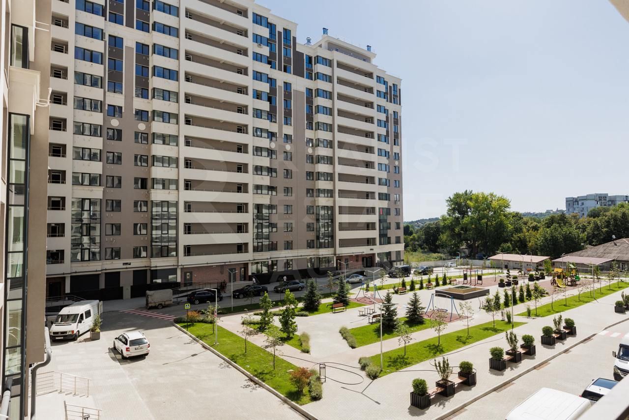 Vânzare, apartament, 3 camere + living, strada Vasile Lupu, Buiucani - Poză 1