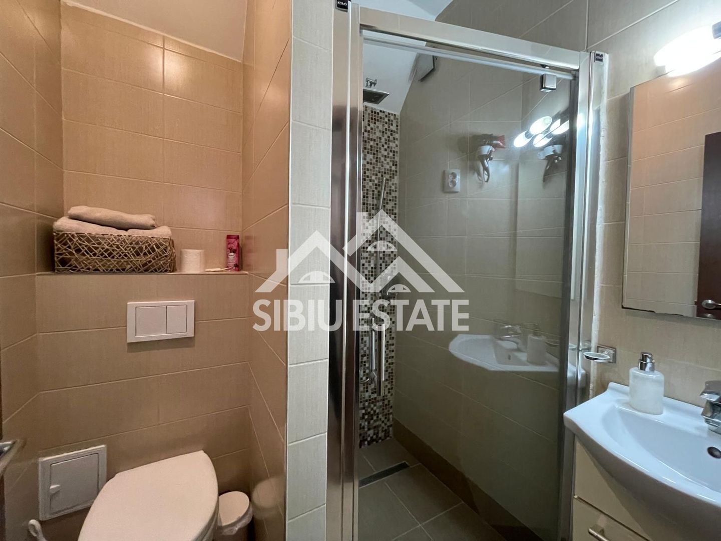 Afacere la cheie 2 unitati de cazare in regim hotelier ULTRACENTRAL - Poză 9