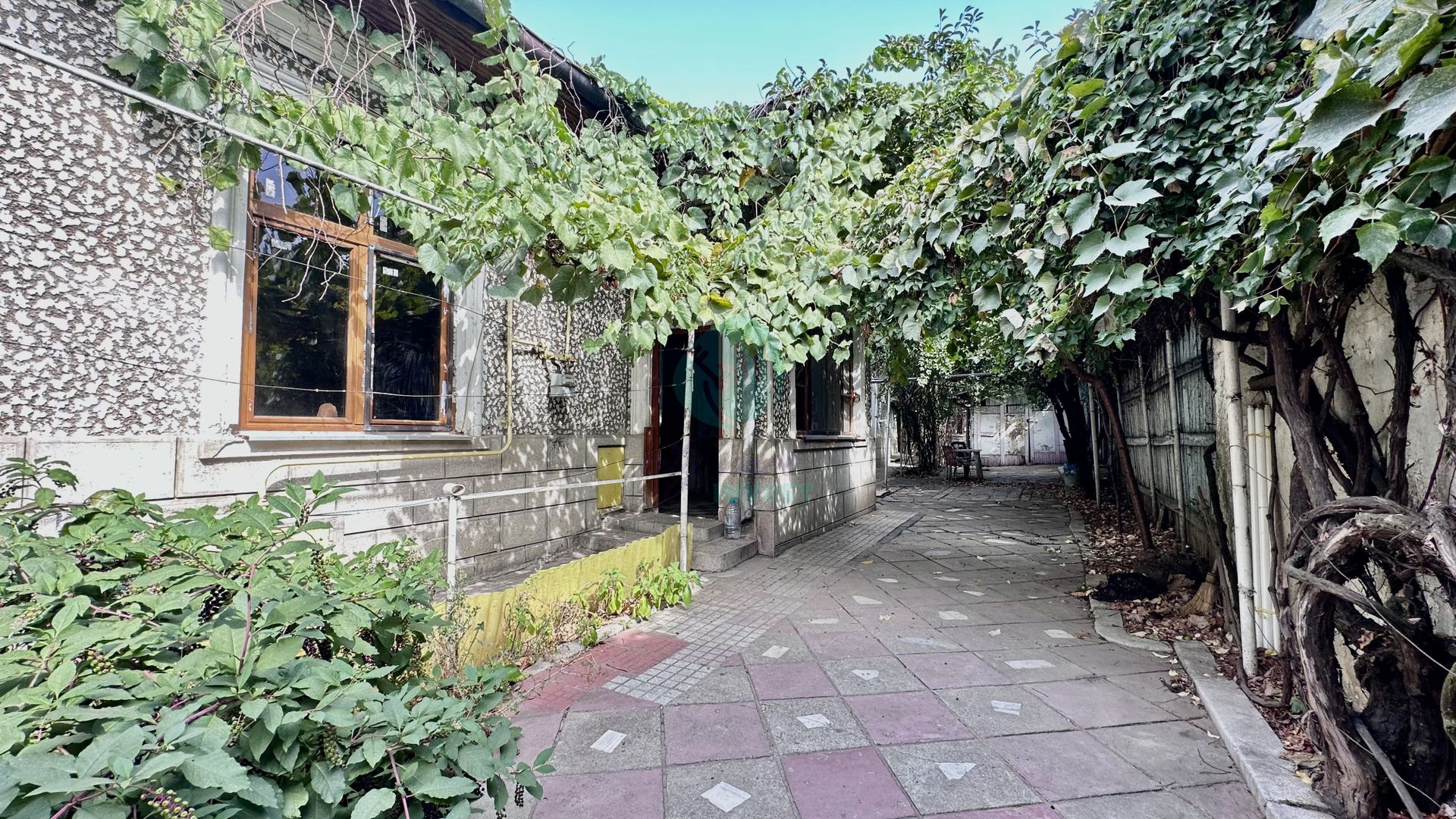 Casa cu teren de 342 in zona Unirii-Calea Calarasilor - Poză 1