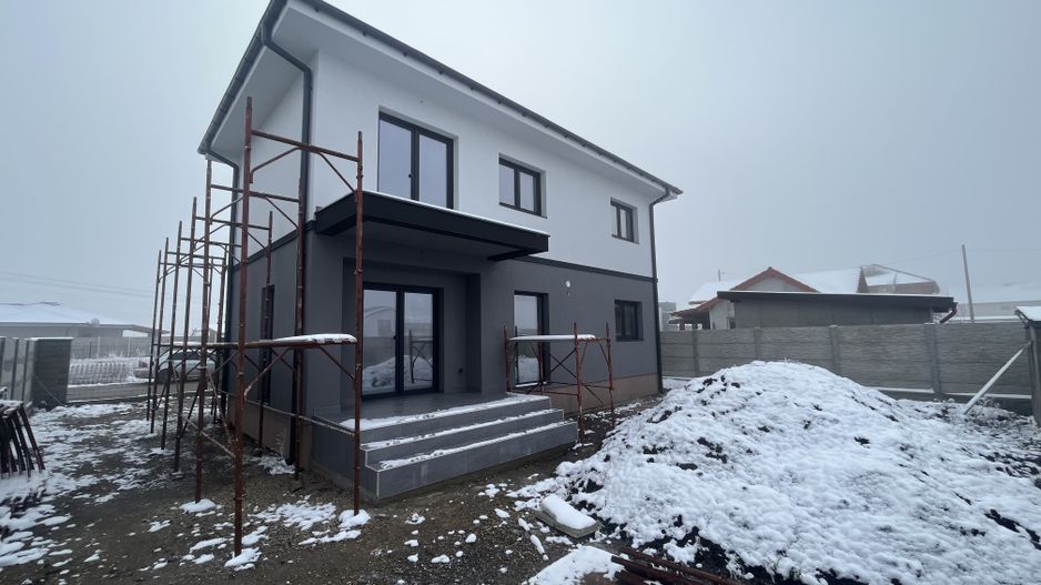 Sacalaz individuala P+E,Terasa,balcon,2 bai,5 camere,2 F.s - Poză 5