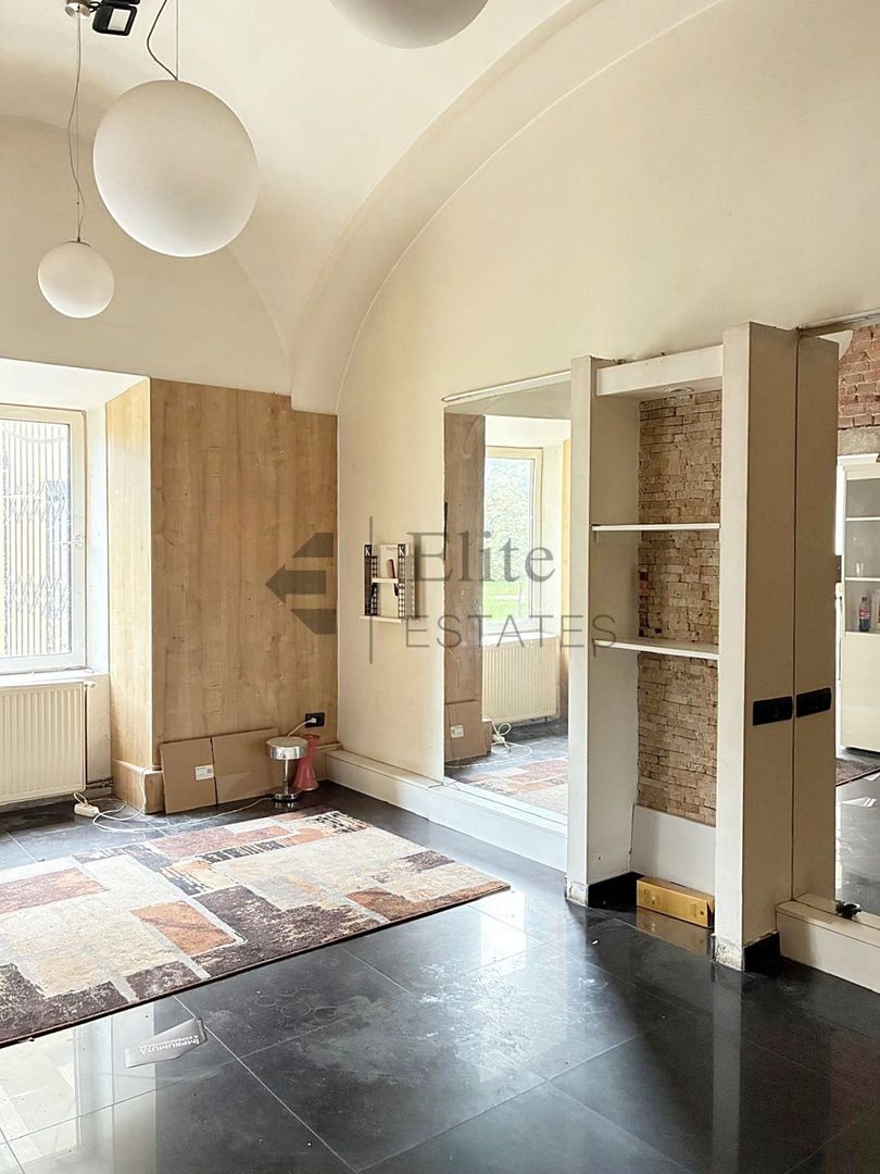 Apartament ultracentral in Pasajul Vulturul Negru din Oradea - Poză 4