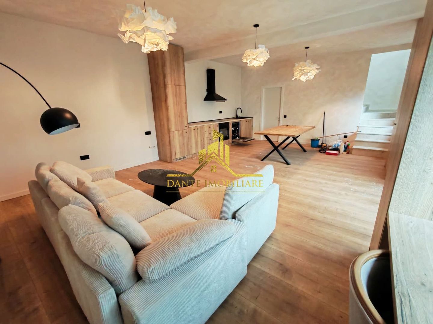 Casa, 3 camere, 2 bai, TOTUL NOU, ultrafinisata, parcare, Central - Poză 2