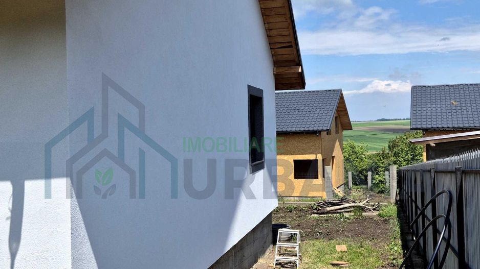Casă de vânzare în Horlești, Rediu, pe strada principală - Poză 3