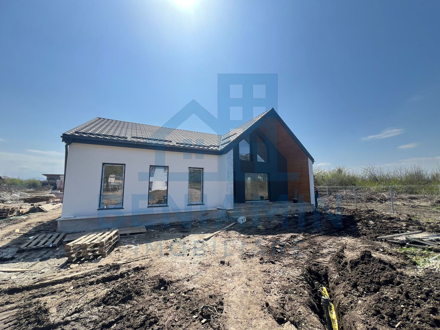 Casa-4 camere-170mp utili-723mp teren-Utilitati-Sanpetru-Harmanului - Poză 3