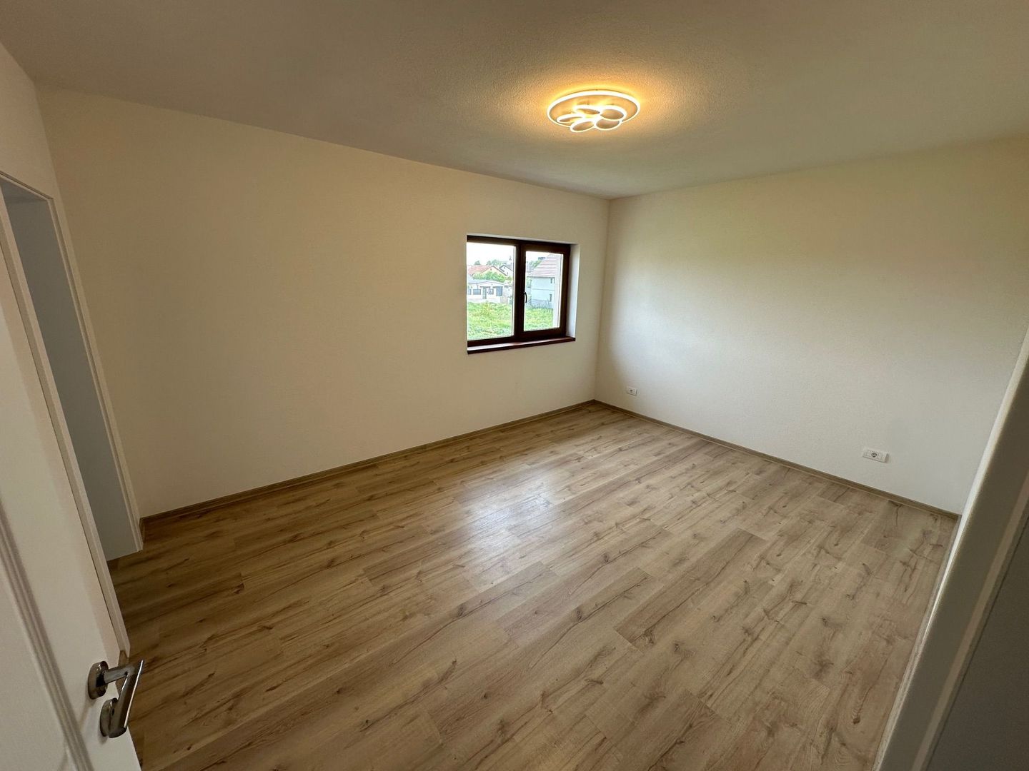 Duplex cu camera pe parter - Poză 20