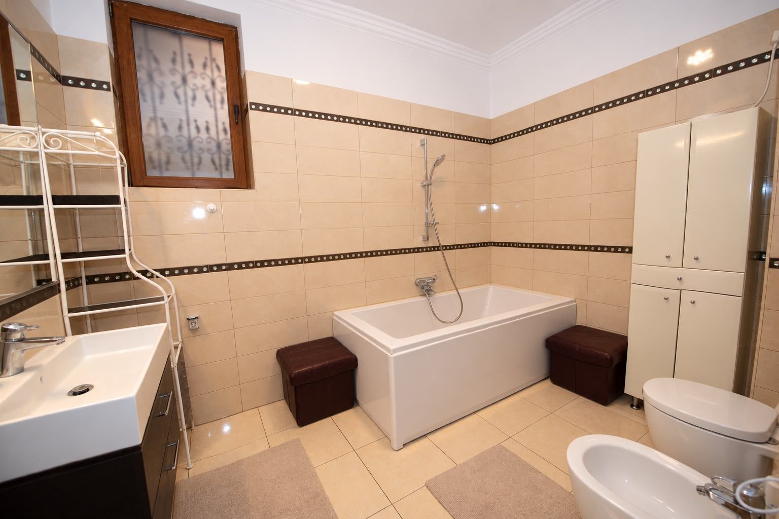 Apartament cu 4 camere, 117mp de vanzare, terasa 25mp, în zona Grivita - Poză 2