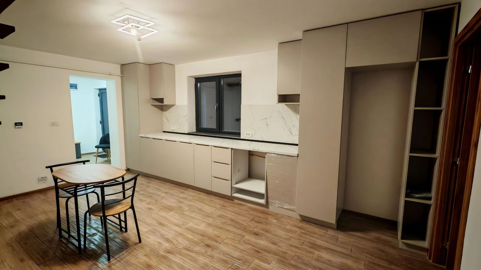 Corp de casa P+M 4 camere , Racadau Carpatilor -LIDL- ,curte comuna. - Poză 10