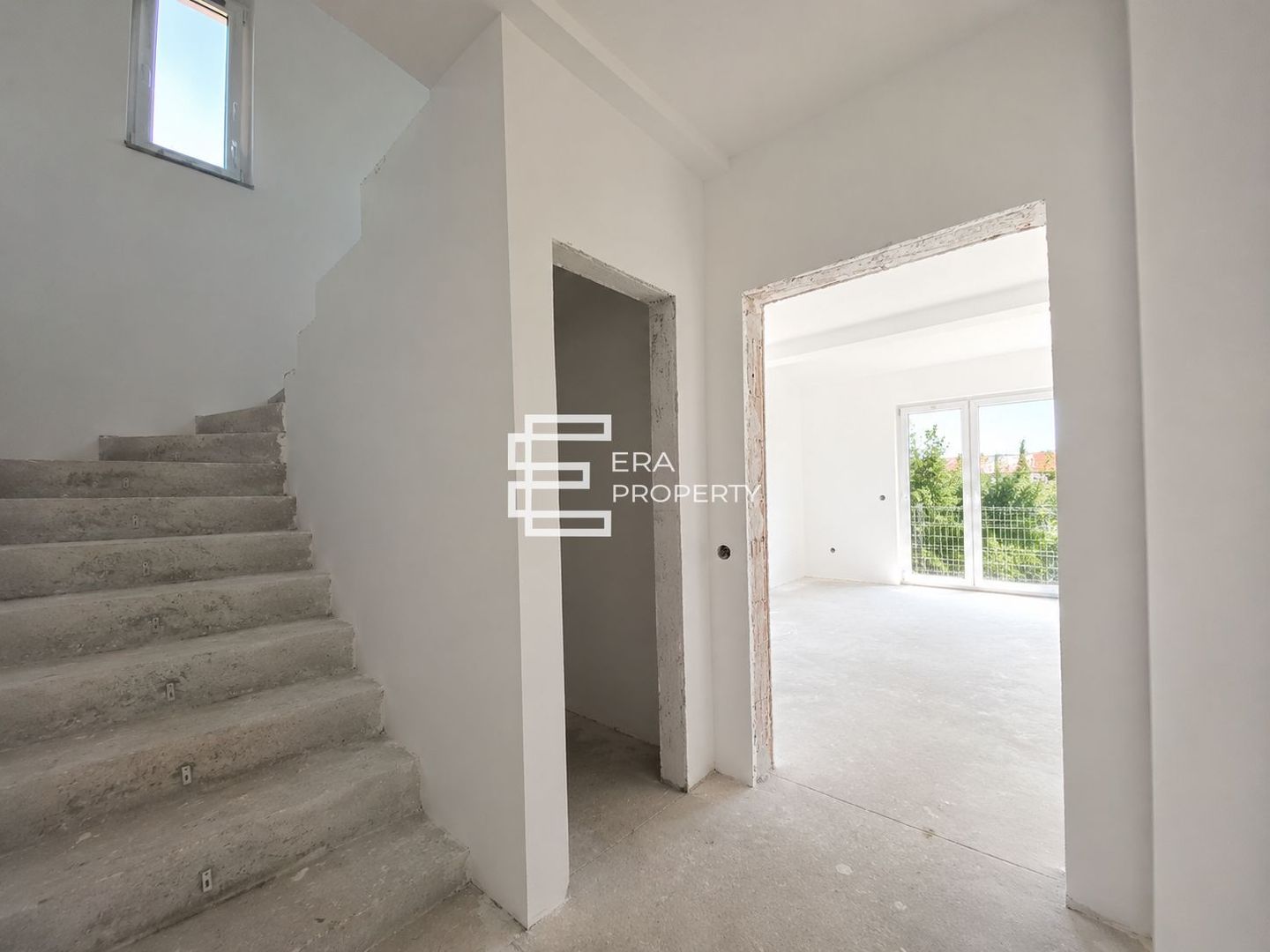 Duplex 4 camere -intabulat- teren 300 mp  -Locație Centrală, Sura Mică - Poză 4