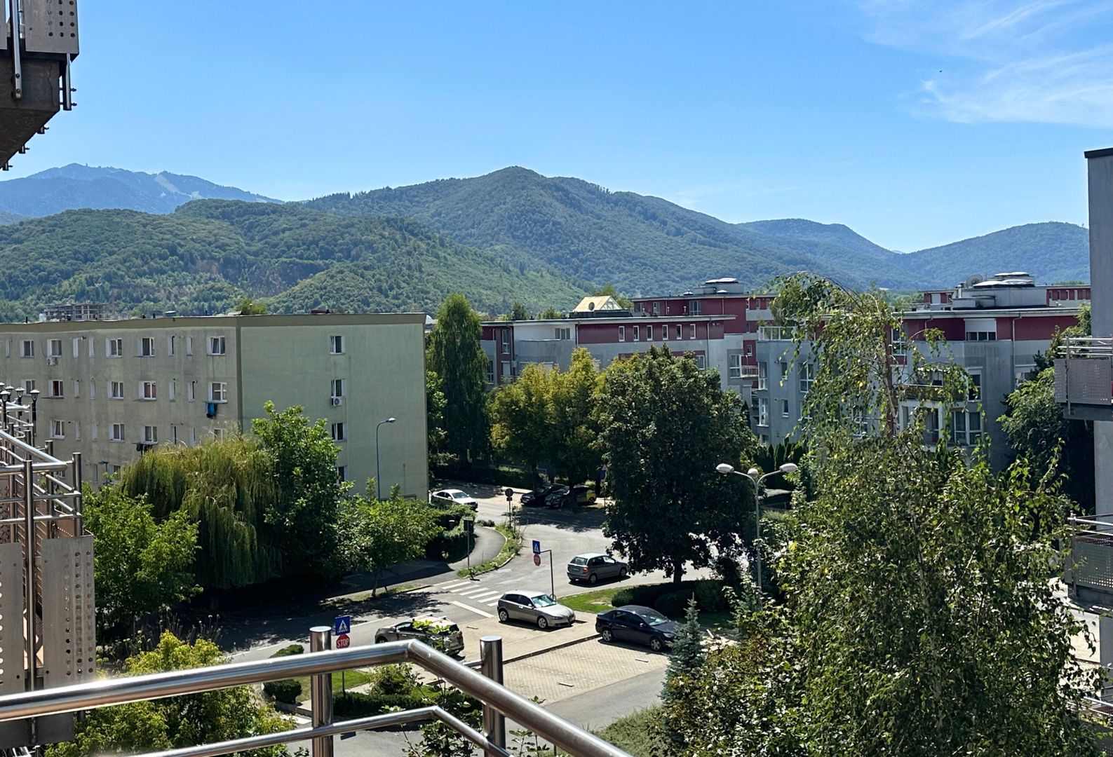 Apartament 2 camere mobilat și utilat cu vedere superbă spre Tâmpa - Poză 2