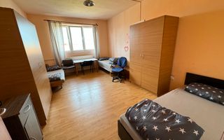24 de locuri de cazare in 8 garsoniere si anexe pe un etaj intreg - Poză 2