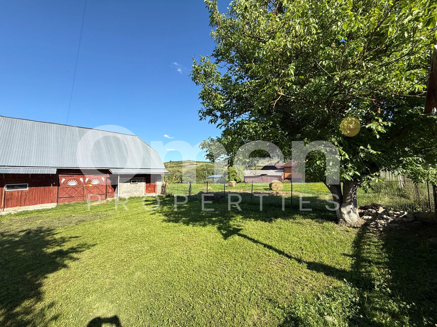 Casă la țară cu șură și grajd, în Vălenii Lăpușului – priveliște panoramică - Poză 3