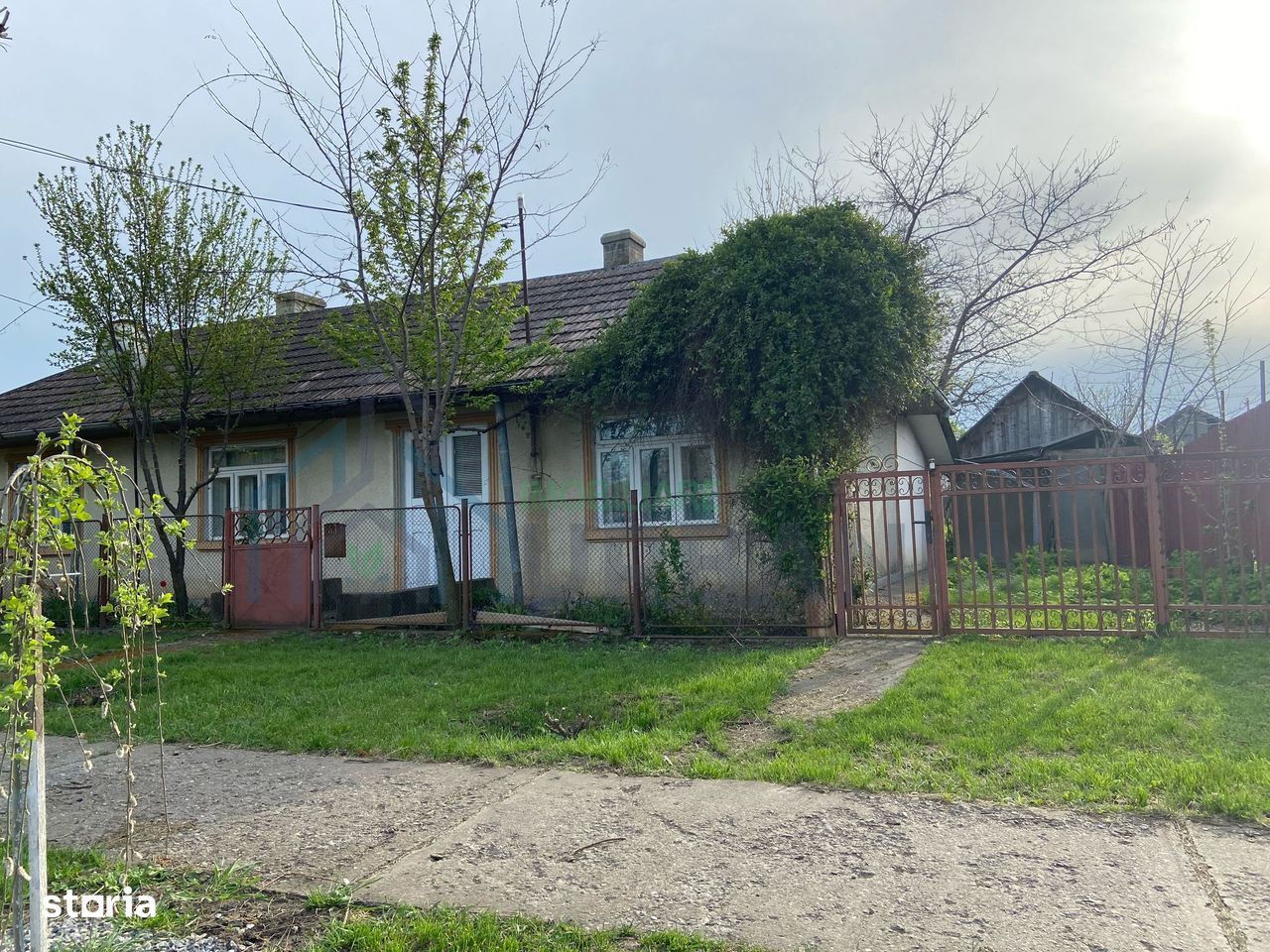 Vând imobil în comuna Bivolari, județul Iași. - Poză 1