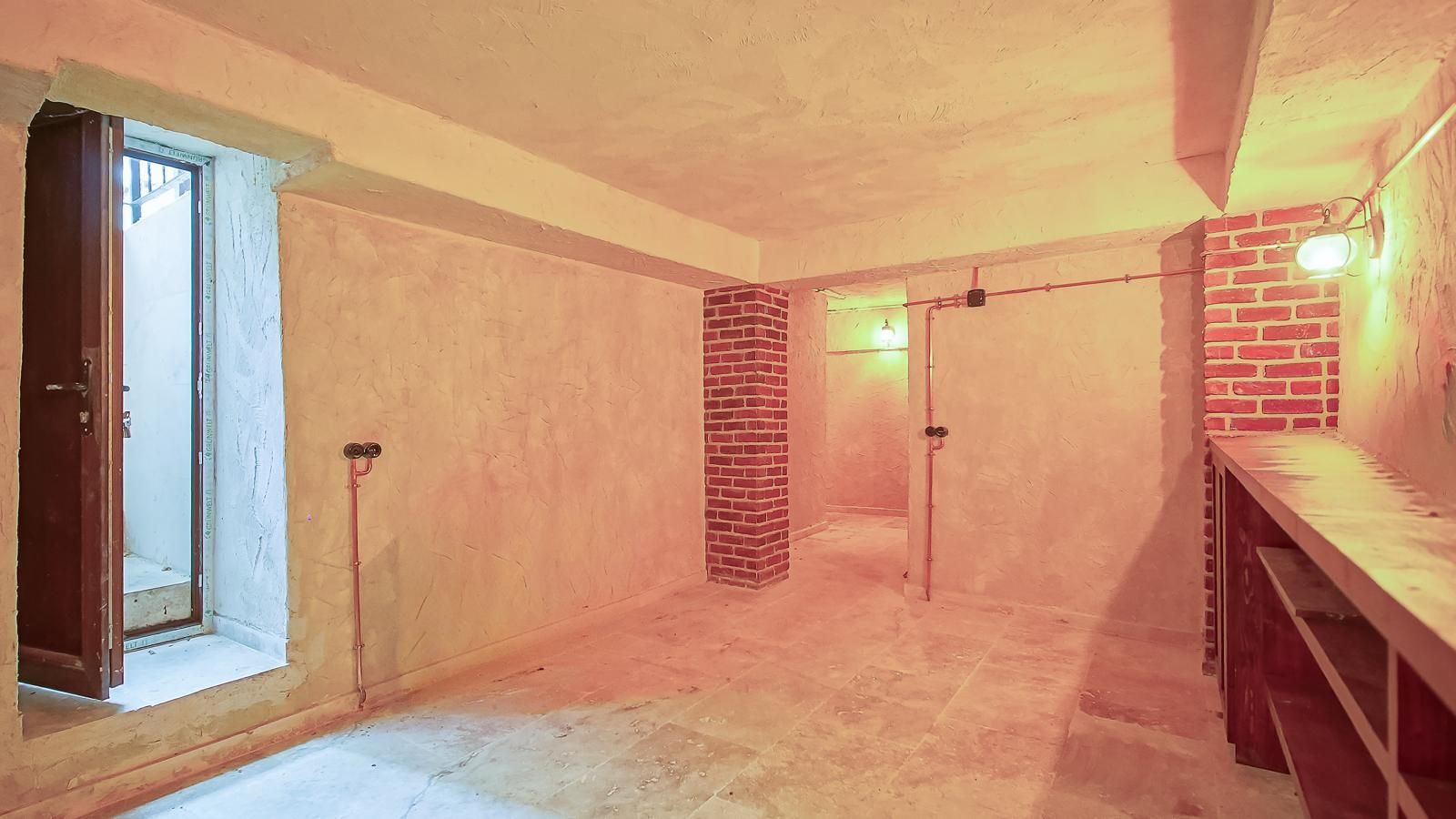 Casa de vanzare in centrul Brasovului - curte privata si pivnita - Poză 15