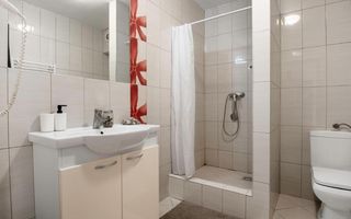 Afacere la cheie! Hotel - restaurant cu peste 40 locuri  cazare - Poză 10