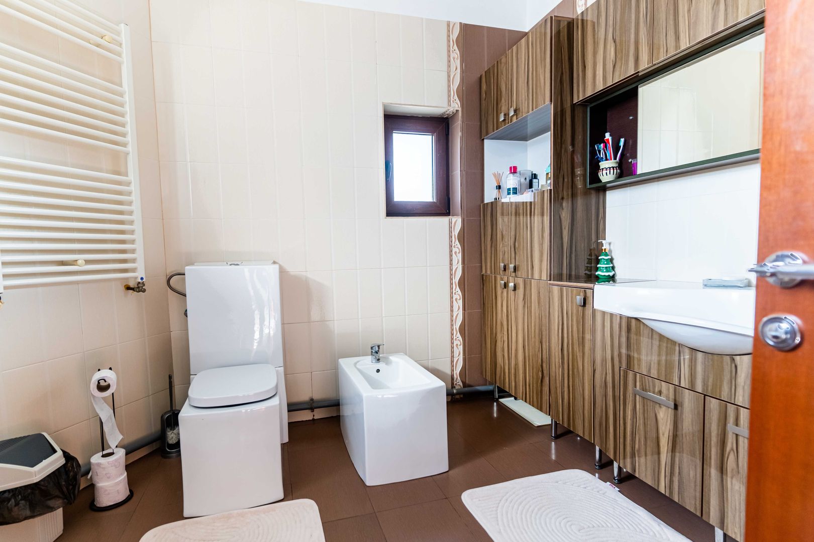 Casă / Vilă cu 6 camere de vânzare în Balotesti - Poză 12