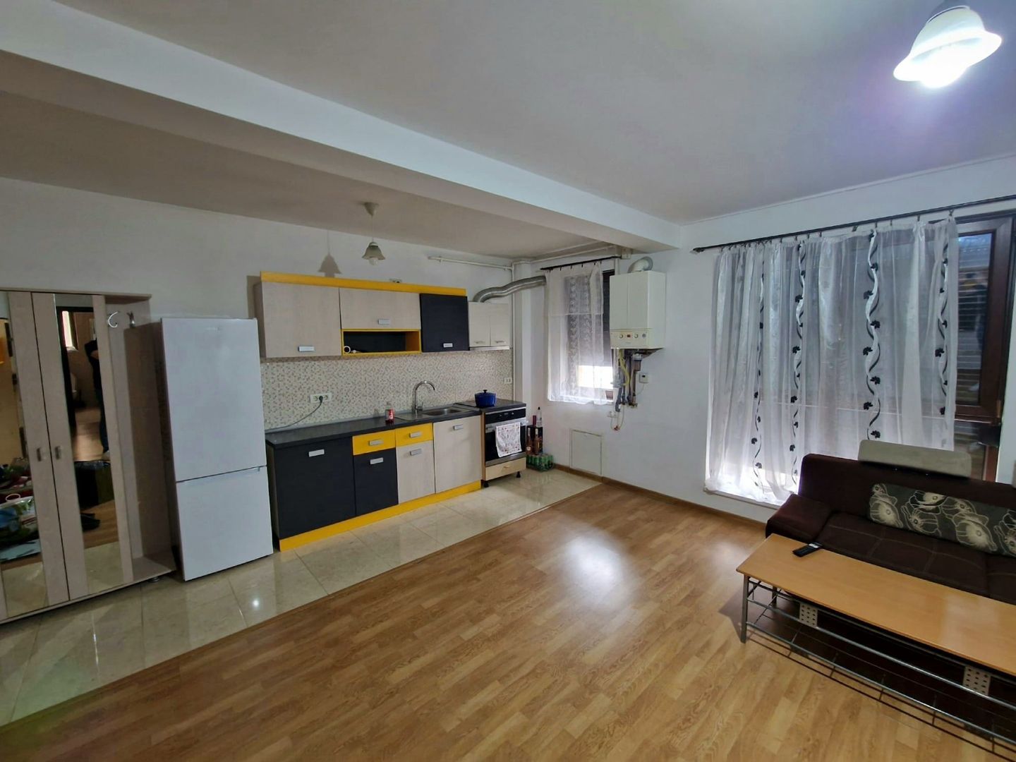 Giroc-Eso | 2 Camere | Mobilat si Utilat | Rulouri Exterioare | Loc de parcare - Poză 1