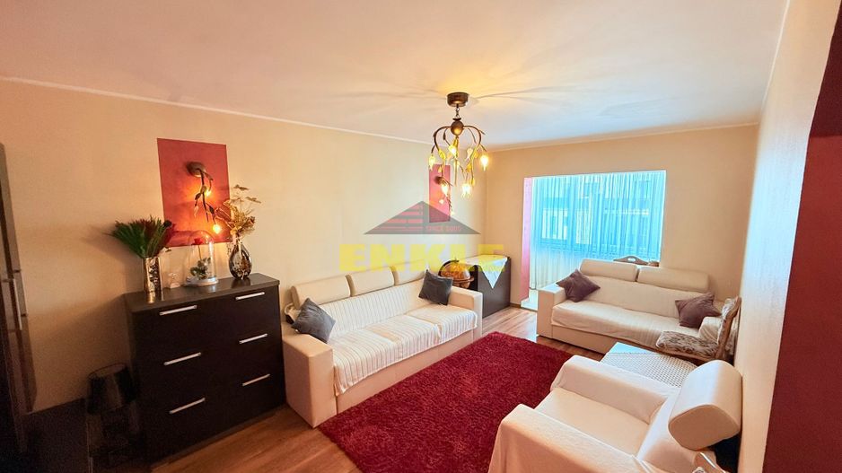 De vanzare apartament cu 3 camere, zona Mall. - Poză 1