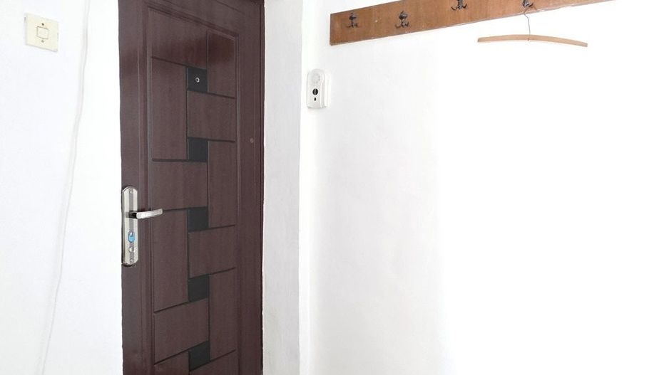Apartament cu 3 camere, fost cabinet medical, parter, zona CUZA VODĂ; - Poză 7