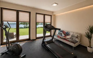 SNAGOV VILA | 36m DESCHIDERE LA LAC | PONTON 250mp | JACUZZI | SPA | BOWLING - Poză 15