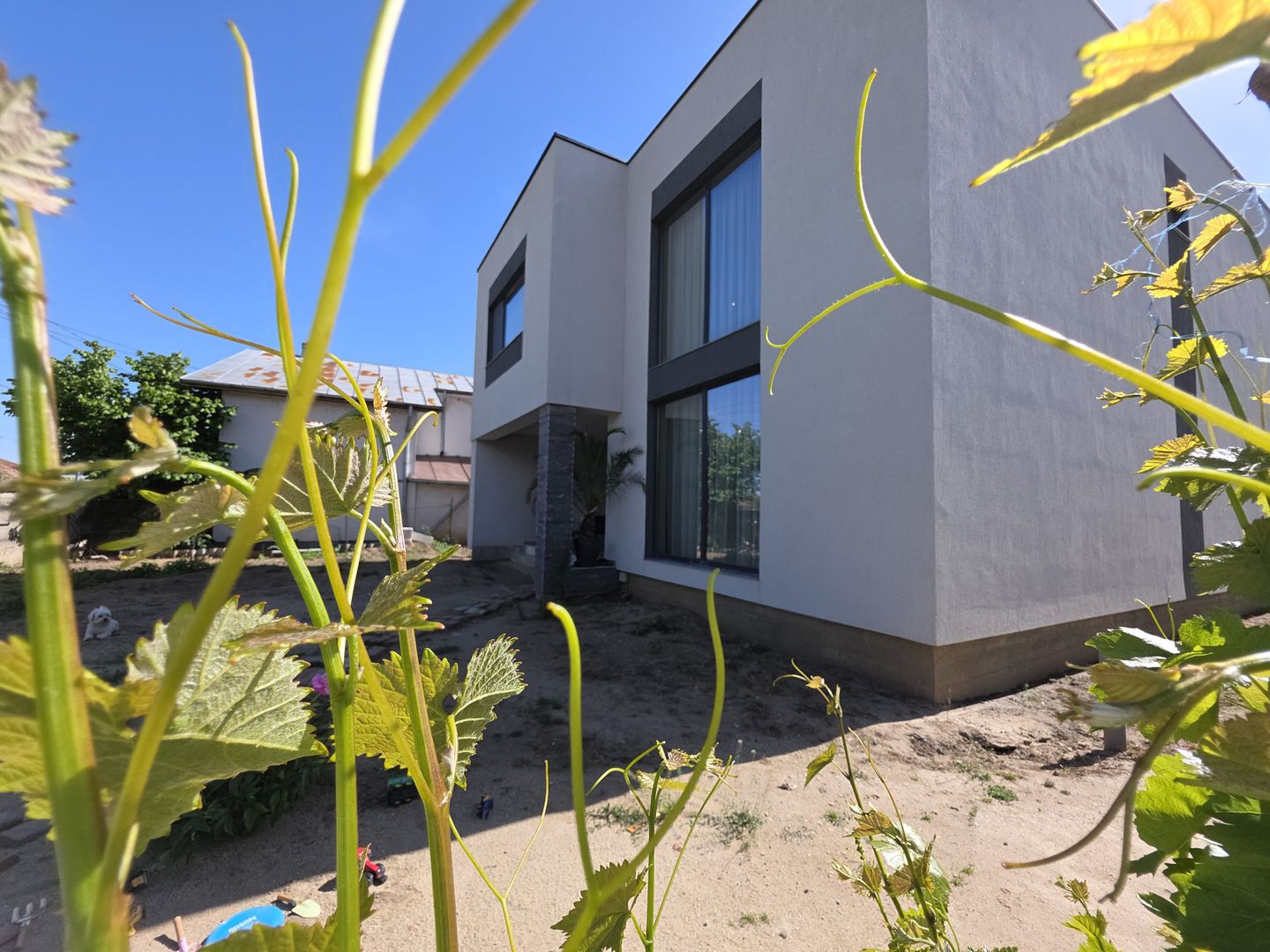 Vila intr-un peisaj idilic la 15 minute de capitala, pret imbatabil! - Poză 4