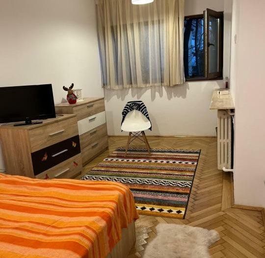 Apartament 2 camere ultracentral, mobilati utilat,et.1 ,47mp utili,vedere spate. - Poză 5