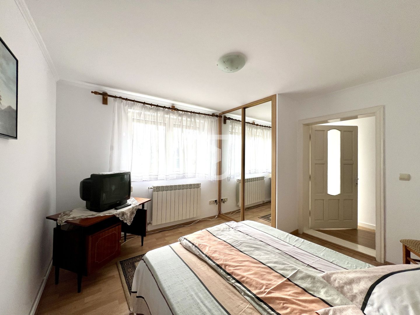 Casa de vacanta spatioasa de vanzare 6 dormitoare in Gura Humorului - Poză 17