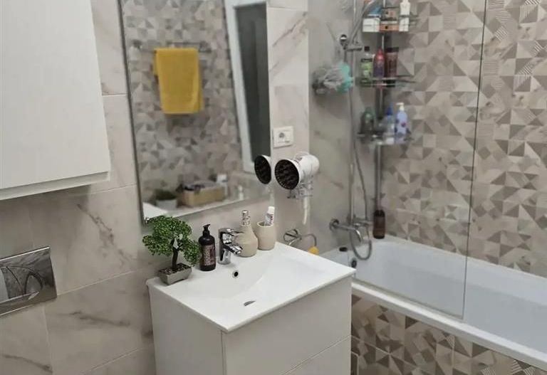 Apartament 3 camere  Dumbravita  etaj 1 - Poză 9