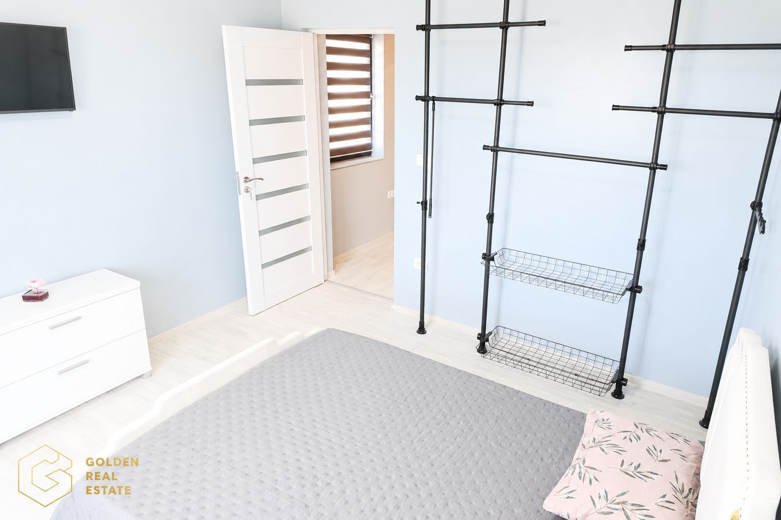 Apartament 3 camere, Via Cramina, mobilat si utilat complet, terasa 26 mp - Poză 7